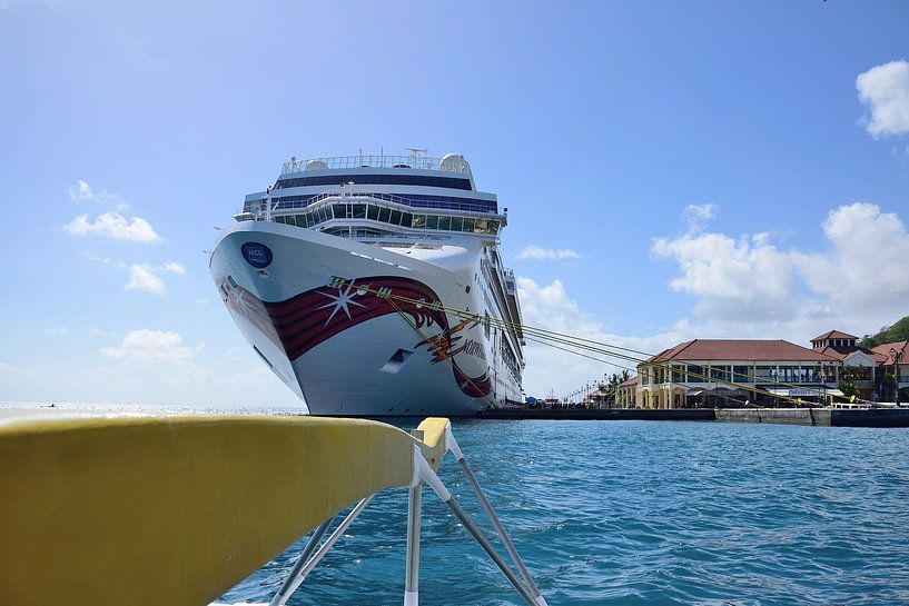 Small boat versus the giant von Frank's Awesome Travels