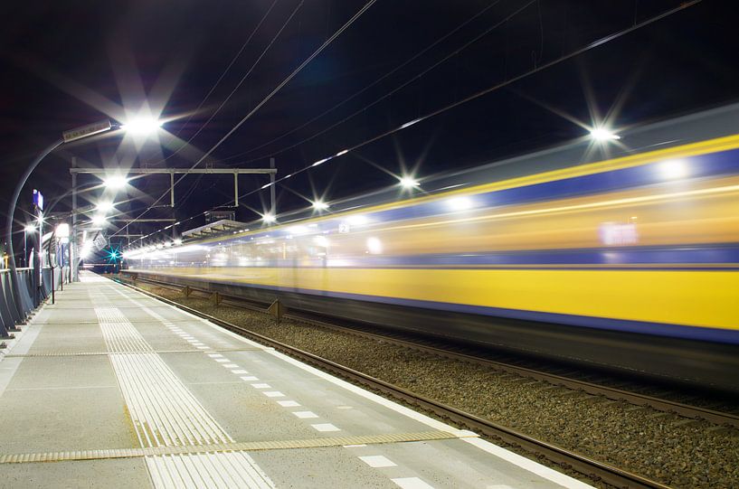 Un train en mouvement par Marcel Rommens