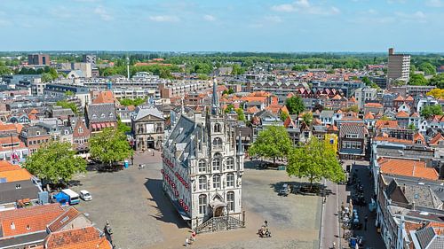 Het stadhuis van Gouda in het stadsbeeld