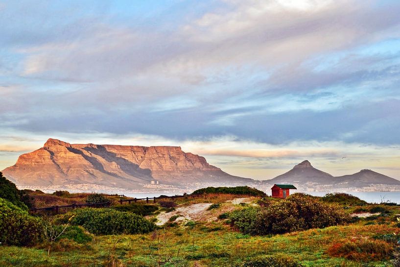 De Tafelberg in Kaapstad bij zonsopgang van Werner Lehmann