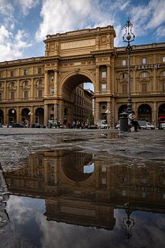 Reflections in Piazza della Repubblica by Sjors Gijsbers