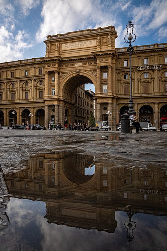 Reflecties op Piazza della Repubblica
