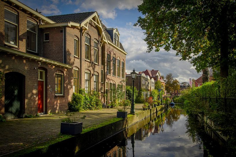 5th Binnenvestgracht in Leiden by Dirk van Egmond