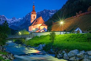 Blauw uur in Ramsau van Martin Wasilewski