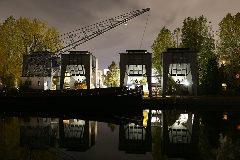 Veilinghaven met graan silo's by Erik de Geus