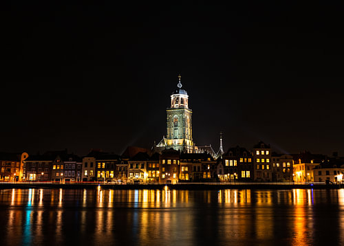 Skyline van deventer in de nacht