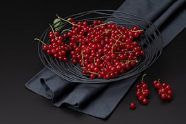 Johannisbeeren im Korb von Ulrike Leone