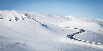 sneeuw landschap bij Hverir van peterheinspictures