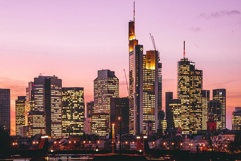 Skyline Frankfurt am Main, pink sky and illuminated skyline by Fotos by Jan Wehnert