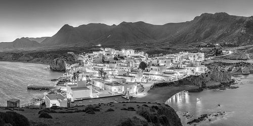 Isleta de Moro in Andalusië in Spanje in zwart-wit