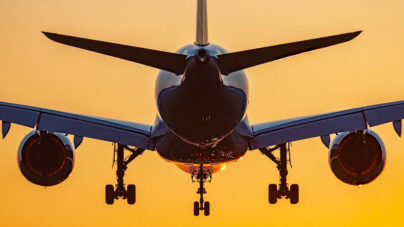 Ein Airbus 350 im schönen Morgenlicht von Dennis Dieleman