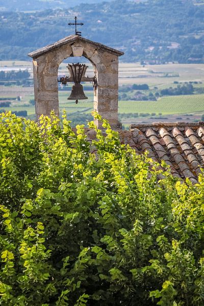 Alter Glockenturm in Bonnieux im Luberon, Provence von Christian Müringer