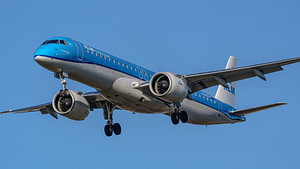 Landung des KLM Cityhopper Embraer E195-E2.