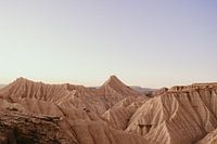 Joli coucher de soleil pastel à Bardenas Reales, Espagne
