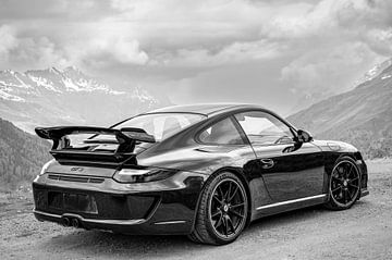 Porsche 911 GT3 sports car in the Alps