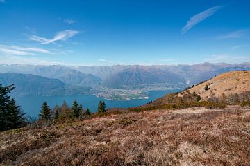 Blick vom Monte Covreto auf den Lago Maggiore von Leo Schindzielorz