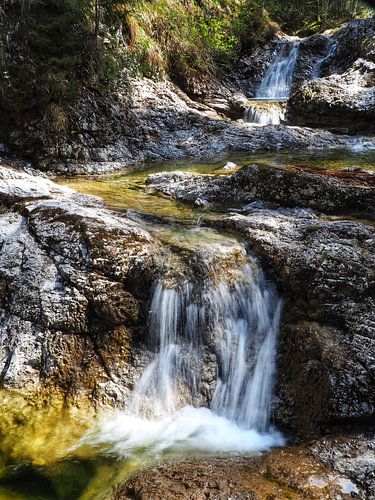 Waterval, watervallen, bergen, bergen, Alpen, natuurfotografie, landschapsfotografie, muurschildering, canvas, fine art print, natuur, wildernis, berglandschap, bergliefde, natuurfoto, alpenlandschap, outdoor, reislust, natuurparadijs, rivier, bron, natuurwonder, fotokunst, water, bergwater, alpenfoto, bergwereld, aders van de bergen, natuurkracht, vrede, energie, bergfotografie