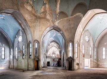 Verlaten Kerk in Verval. van Roman Robroek