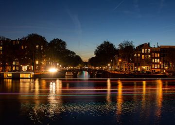 De Amsterdamse Amstel bij zonsondergang van Rolf Heuvel
