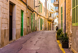 Mallorca Spanien, Straße in der Altstadt von Felanitx