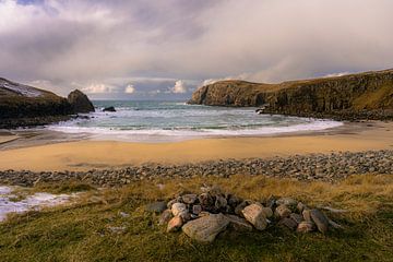 Plage entre les falaises sur Imagination by Mieke