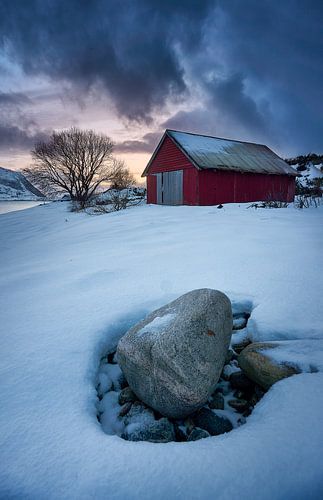 Winter landschap met vissers hut op Godøy, Ålesund, Noorwegen