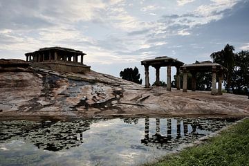 Ruïnes en natuur: harmonie in Hampi van Frank Photos