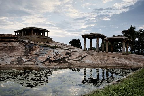 Ruïnes en natuur: harmonie in Hampi