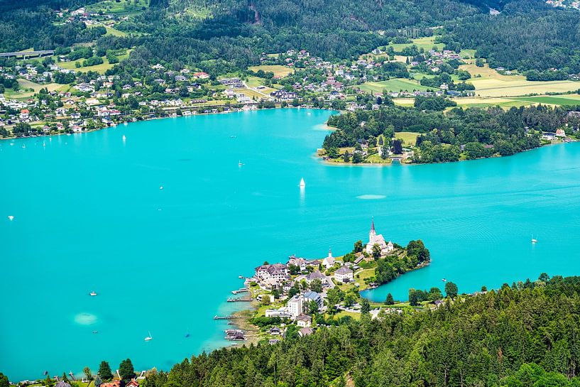 Vue des églises de Maria Woerth au bord du lac Woerthersee au par Andreas Völkel