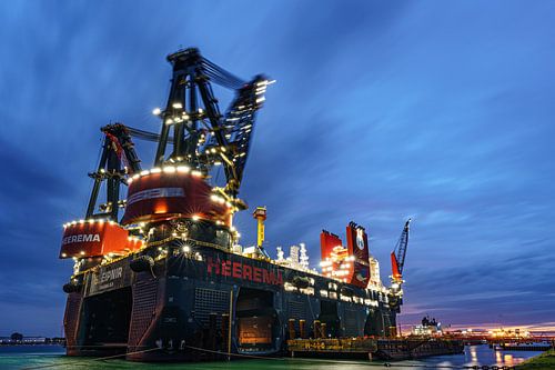 's Werelds grootste kraanschip: de Sleipnir.