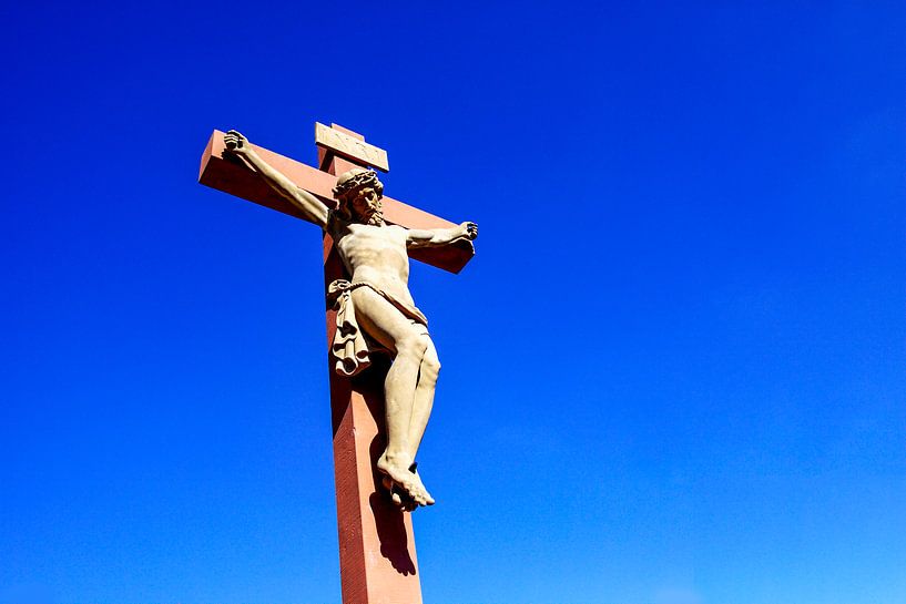 Stone cross by Jürgen Wiesler