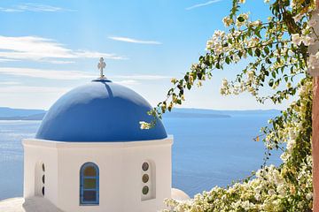 Grèce, Santorin Dôme bleu avec bougainvilliers