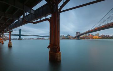 Manhattan Bridge - New York (USA) van Marcel Kerdijk