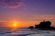 Balinese zonsondergang bij Pura Tanah Lot van Frank Lenaerts thumbnail