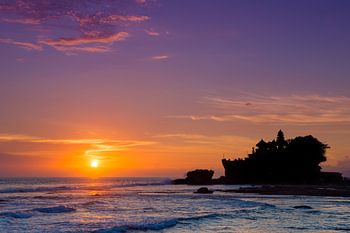 Balinesischer Sonnenuntergang am Pura Tanah Lot