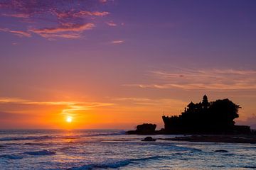 Balinese sunset at Pura Tanah Lot by Frank Lenaerts