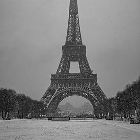 Eiffelturm im Schnee - Paris von Ronald Pieterman