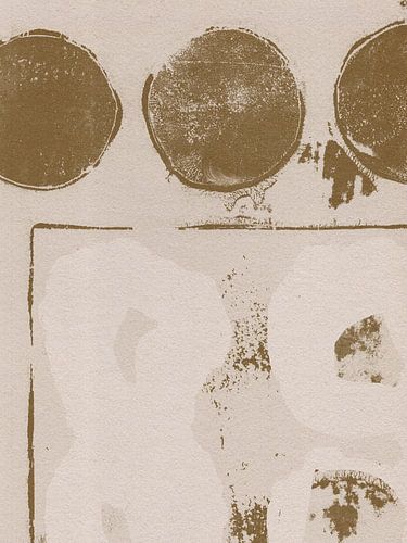 Abstracte vormen in bruin en wit.