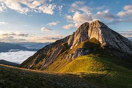Berg Predigstein über dem Nebel. Wandern im Wettersteingebirge und Gaistal von Daniel Pahmeier