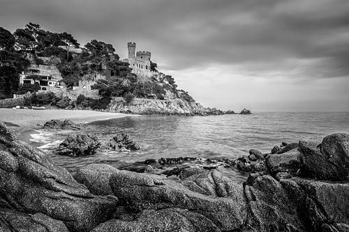Costa Brava strand bij Lloret de Mar in zwart-wit