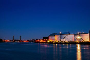 Petrochemische Industrie bei Nacht