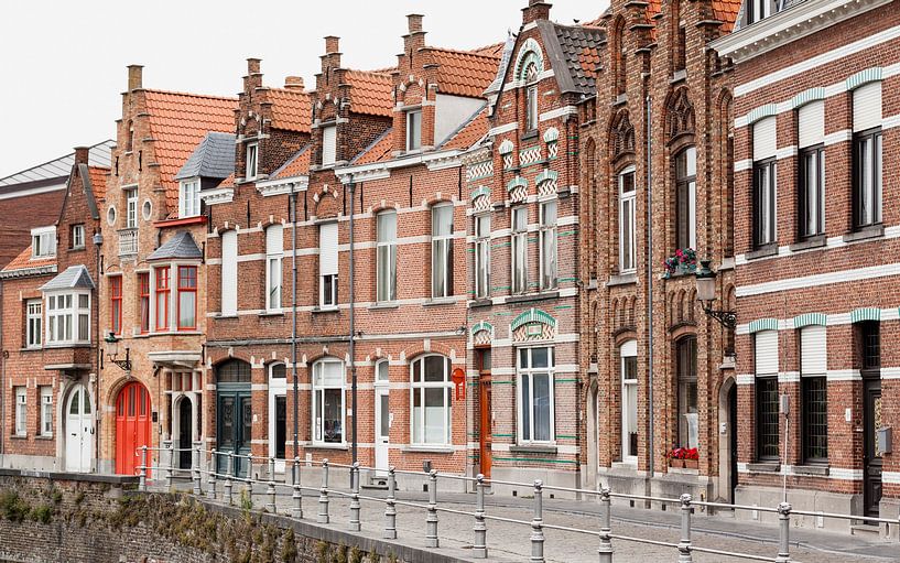 Huizenrij in Brugge van Mister Moret