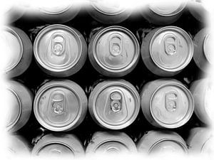 Stilleven drank blikjes van boven