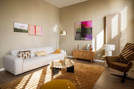 Moderne Abstraktion in Neon- und Pastellfarben