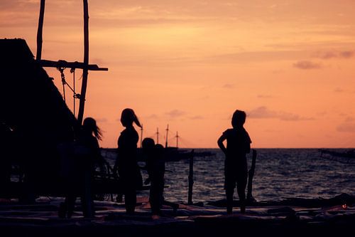 Zonsondergang in vissersdorp Indonesië II