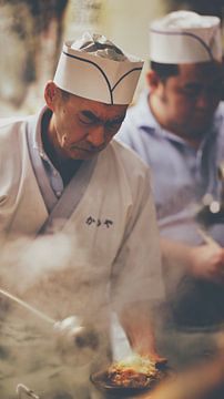 cuisiner à tokyo au travail sur Hans van Oort