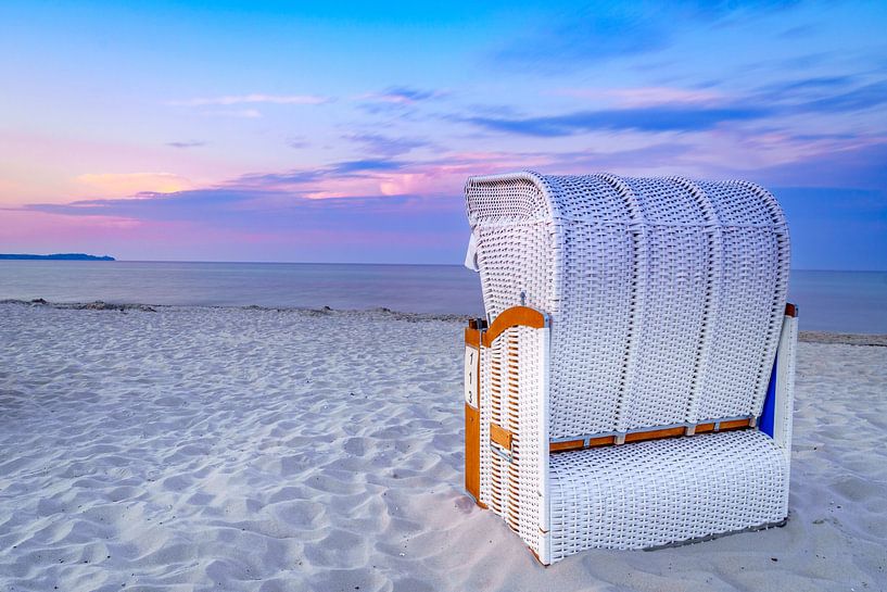 Beach chair with sea view on Rügen by flotografie