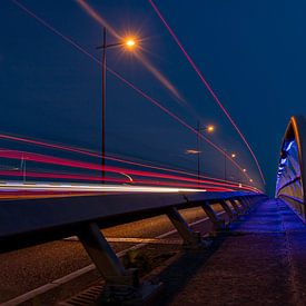 Brug bij Prinses Beatrixsluis tijdens het blauwe uurtje van Michel Timmermans