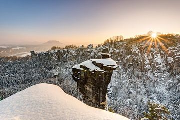 Winter sunset in Saxon Switzerland van Michael Valjak