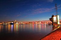 "Maasboulevard Rotterdam at night.